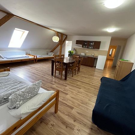 Dvur Nove Zamky Hotel Mladec Buitenkant foto
