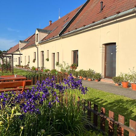 Dvur Nove Zamky Hotel Mladec Buitenkant foto