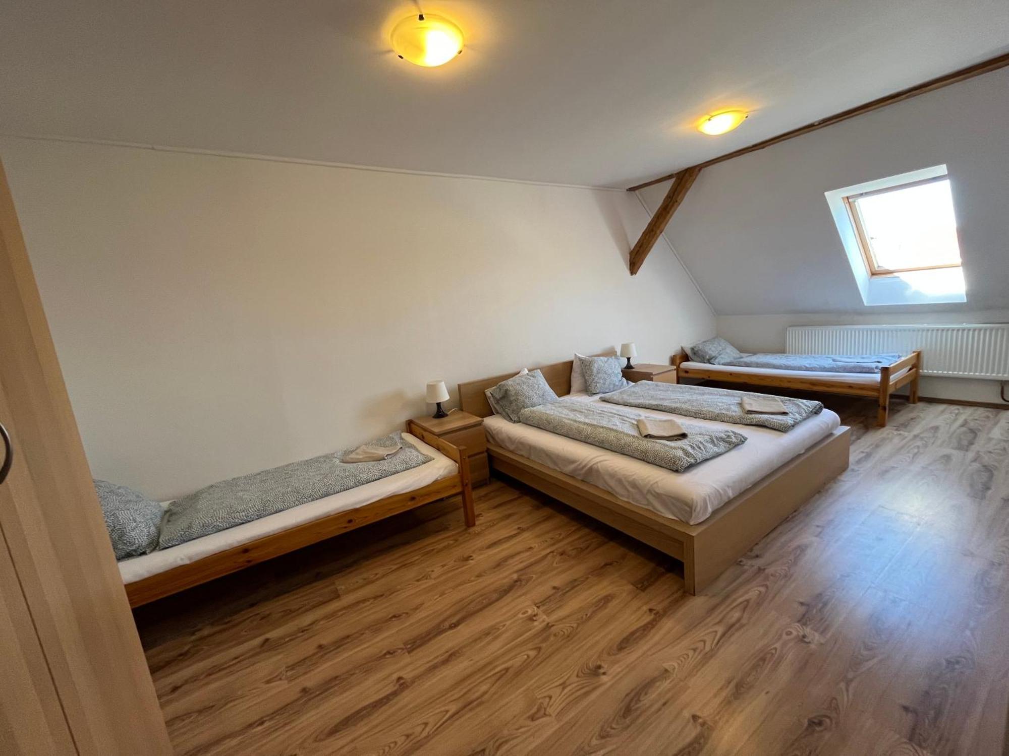 Dvur Nove Zamky Hotel Mladec Buitenkant foto
