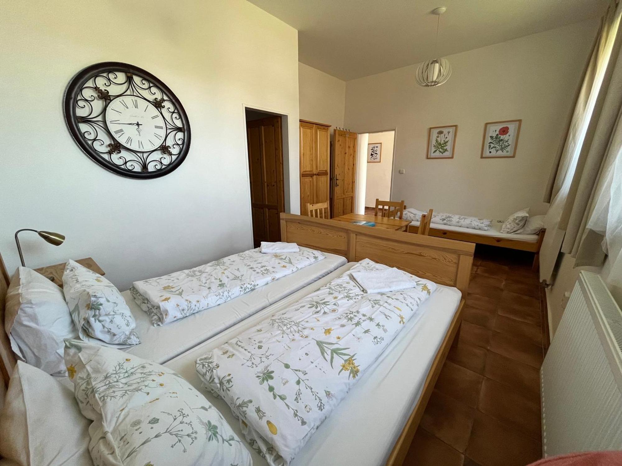Dvur Nove Zamky Hotel Mladec Buitenkant foto