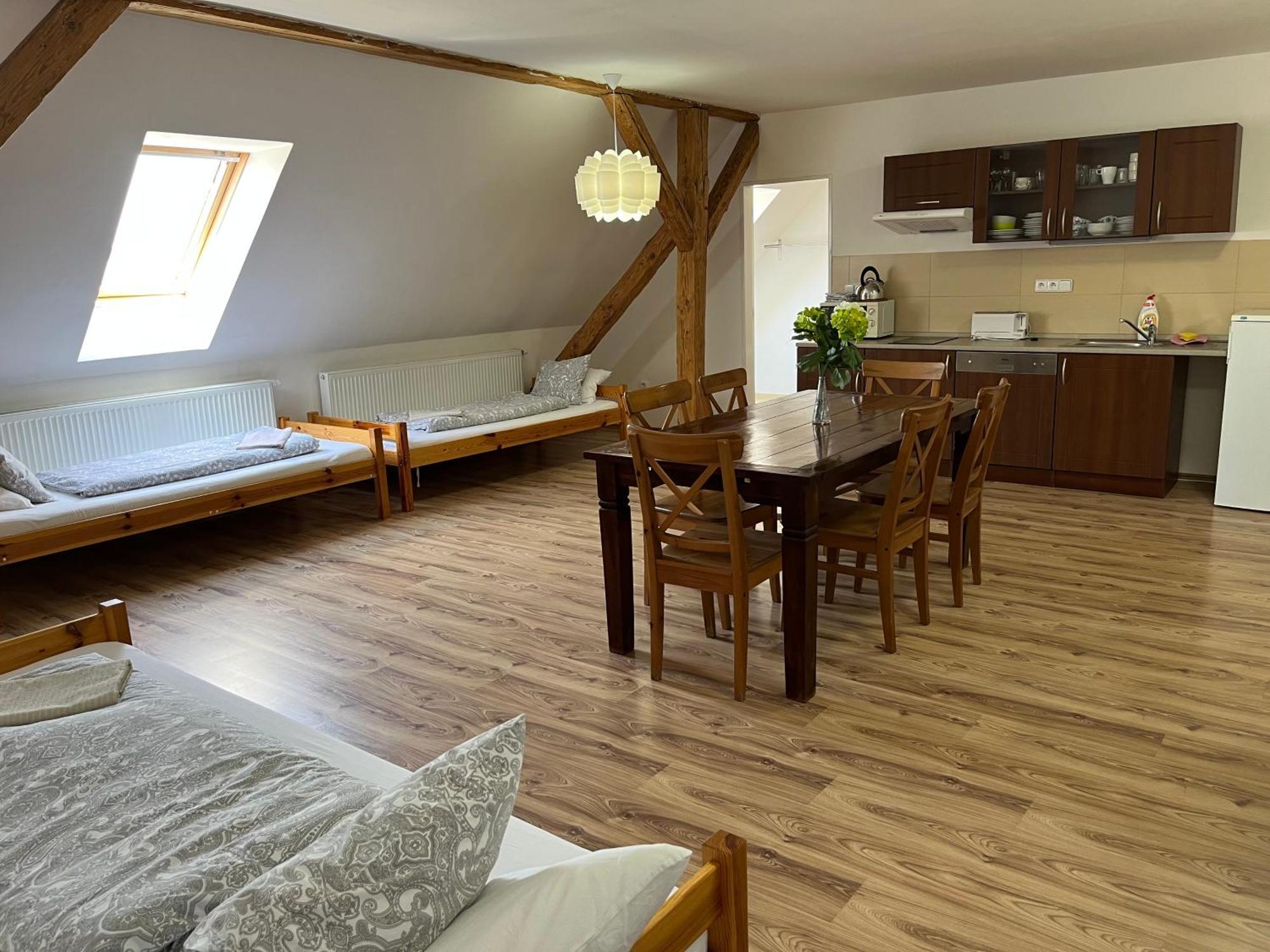 Dvur Nove Zamky Hotel Mladec Buitenkant foto