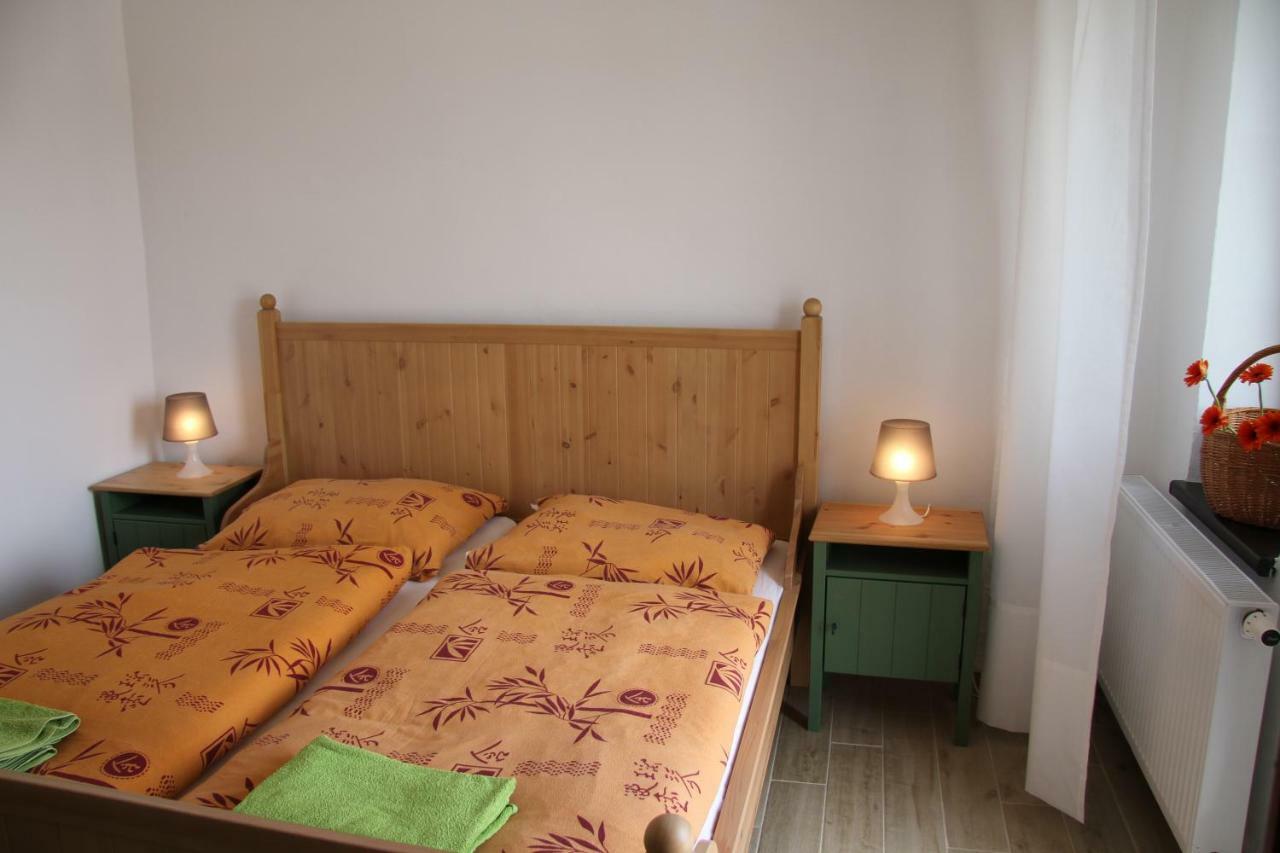 Dvur Nove Zamky Hotel Mladec Buitenkant foto