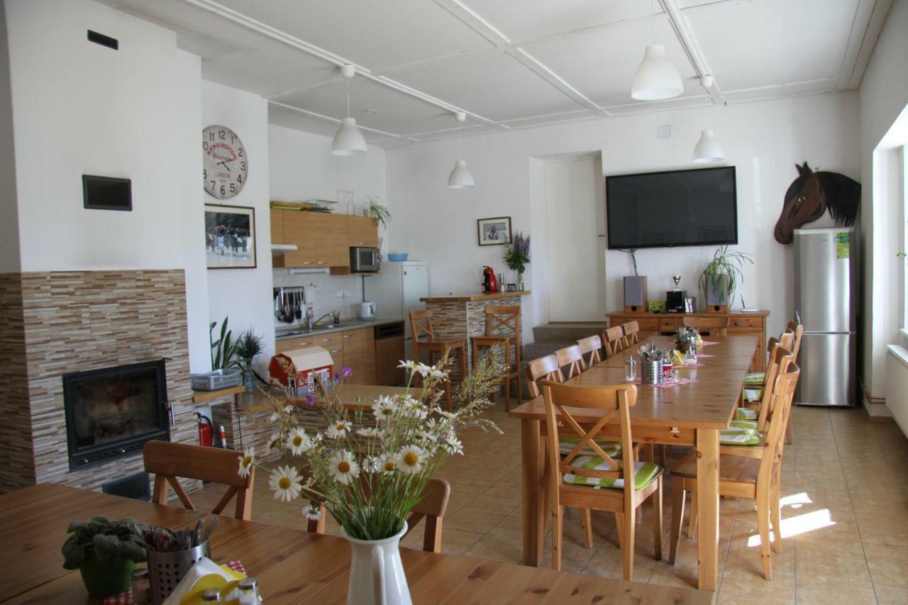 Dvur Nove Zamky Hotel Mladec Buitenkant foto